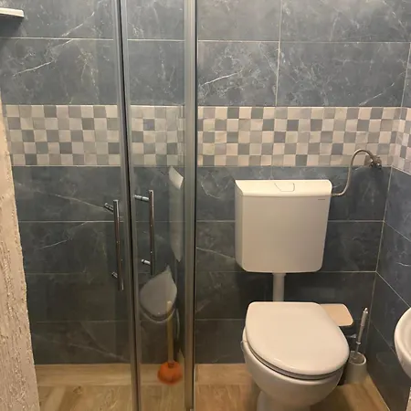 Guest house & Semic - Free Parking And Sea View 3*