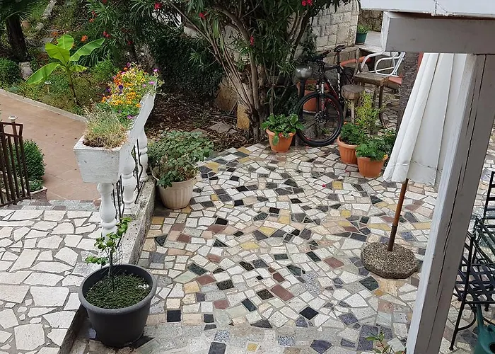 & Semic 3* Опатия